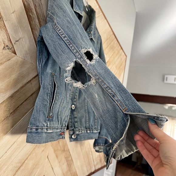 Gap 1989 Limited Edition Women’s Distressed Denim Trucker Jacket Medium Wash - Picture 2 of 5